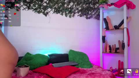Snapshot of louise_nails chatting on May 2026 01:29:02 PM LouIse online show from May 2026 01:29:02 PM