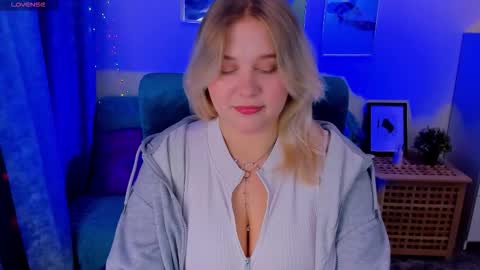 Loise online show from November 2025 09:04:01 PM