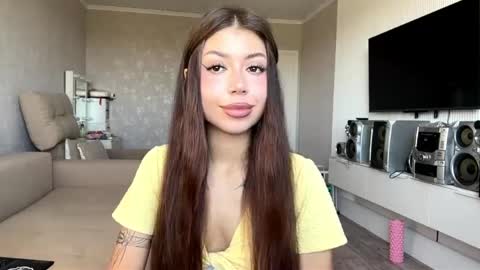 Snapshot of louiswawrzyniak chatting on May 2026 07:26:02 AM Flora online show from May 2026 07:26:02 AM