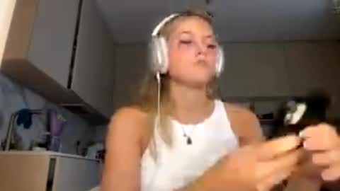 Eliza online show from February 2026 12:26:01 PM