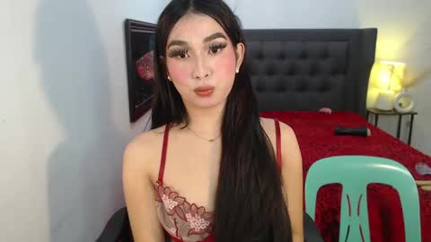 Snapshot of lovabletrans_deia chatting on May 2026 08:27:01 PM DEIA online show from May 2026 08:27:01 PM