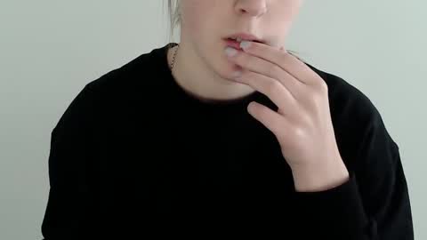 Snapshot of love_vivian chatting on November 2025 10:25:02 AM Vivian online show from November 2025 10:25:02 AM