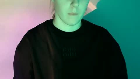 Vivian online show from December 2025 02:15:01 PM