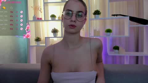 Snapshot of lovebettie chatting on April 2026 01:36:02 AM Elisabette online show from April 2026 01:36:02 AM