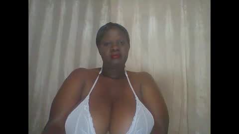 Snapshot of lovebigmelon chatting on December 2024 03:41:01 AM Lynn online show from December 2024 03:41:01 AM