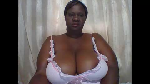 Snapshot of lovebigmelon chatting on December 2024 04:58:02 AM Lynn online show from December 2024 04:58:02 AM