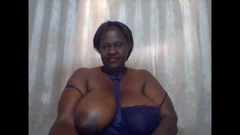 Snapshot of lovebigmelon chatting on December 2024 07:05:01 AM Lynn online show from December 2024 07:05:01 AM