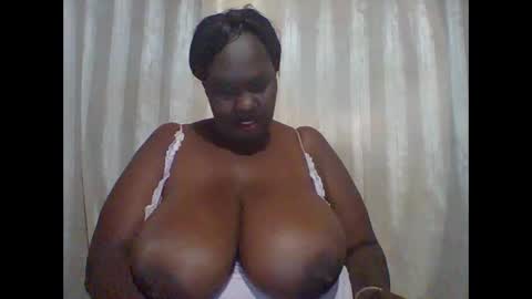 Snapshot of lovebigmelon chatting on December 2024 12:27:02 PM Lynn online show from December 2024 12:27:02 PM