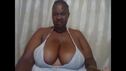 Snapshot of lovebigmelon chatting on February 2025 10:37:01 PM Lynn online show from February 2025 10:37:01 PM