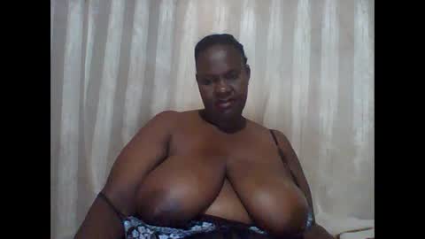 Snapshot of lovebigmelon chatting on February 2025 03:29:01 PM Lynn online show from February 2025 03:29:01 PM