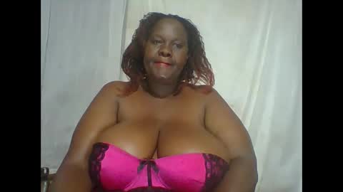 Snapshot of lovebigmelon chatting on November 2025 01:40:01 AM Lynn online show from November 2025 01:40:01 AM