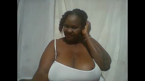 Snapshot of lovebigmelon chatting on November 2025 03:02:01 PM Lynn online show from November 2025 03:02:01 PM