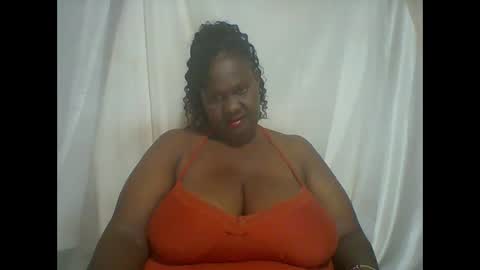 Snapshot of lovebigmelon chatting on November 2025 08:41:02 PM Lynn online show from November 2025 08:41:02 PM