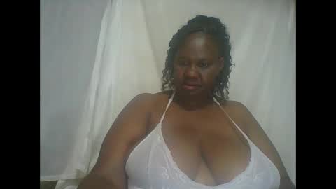 Snapshot of lovebigmelon chatting on November 2025 10:46:01 PM Lynn online show from November 2025 10:46:01 PM