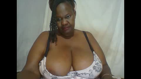 Snapshot of lovebigmelon chatting on February 2026 12:10:01 AM Lynn online show from February 2026 12:10:01 AM