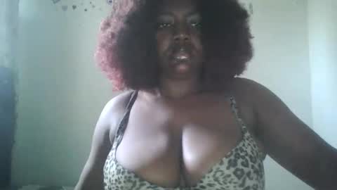 Snapshot of lovecumsluttie chatting on October 2025 07:15:01 AM mila online show from October 2025 07:15:01 AM