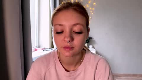 Ella online show from December 2025 06:22:01 AM