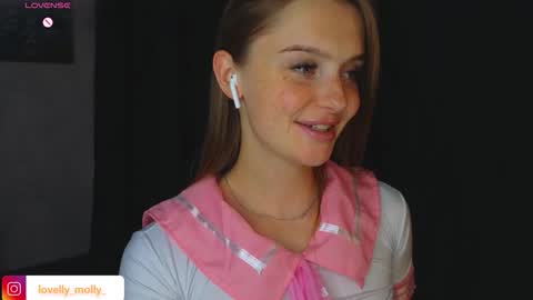 Molly online show from November 2025 04:16:01 PM