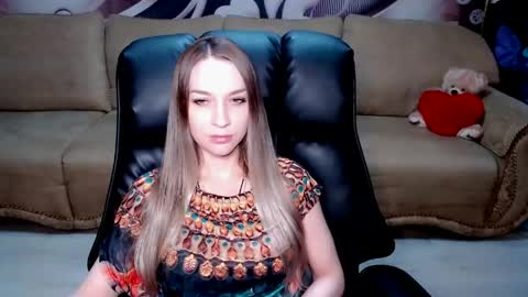 Snapshot of lovellymalina chatting on June 2026 12:33:01 PM private open online show from June 2026 12:33:01 PM
