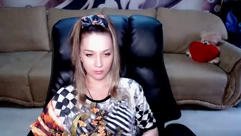 Snapshot of lovellymalina chatting on June 2026 10:58:01 AM private open online show from June 2026 10:58:01 AM