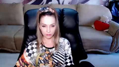 Snapshot of lovellymalina chatting on June 2026 10:41:02 AM private open online show from June 2026 10:41:02 AM