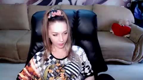 Snapshot of lovellymalina chatting on June 2026 12:42:02 PM private open online show from June 2026 12:42:02 PM