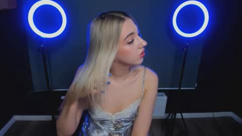 Snapshot of lovely_dovely chatting on January 2026 05:51:02 PM Bella 3 online show from January 2026 05:51:02 PM