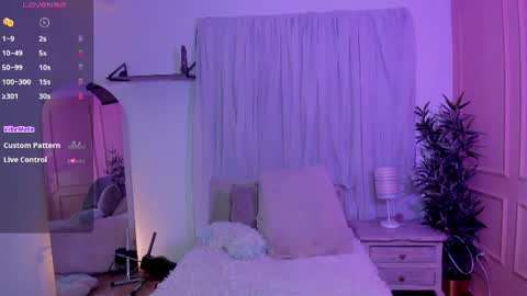 Snapshot of lovely_emma18 chatting on June 2026 01:50:01 PM Emma online show from June 2026 01:50:01 PM