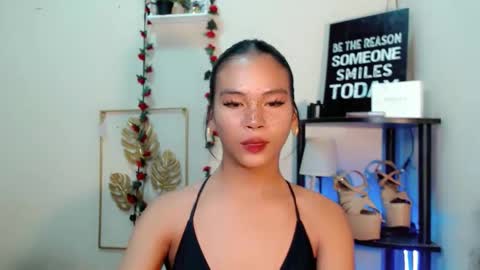 Snapshot of lovely_oliviax chatting on April 2026 05:21:02 PM KATE online show from April 2026 05:21:02 PM