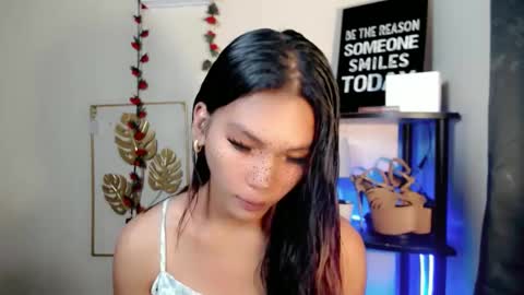 Snapshot of lovely_oliviax chatting on May 2026 07:14:01 AM KATE online show from May 2026 07:14:01 AM