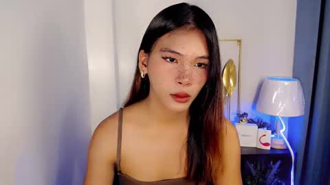 Snapshot of lovely_oliviax chatting on May 2026 06:18:02 AM KATE online show from May 2026 06:18:02 AM