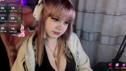Snapshot of lovelykristii chatting on May 2026 10:25:02 PM hristie online show from May 2026 10:25:02 PM