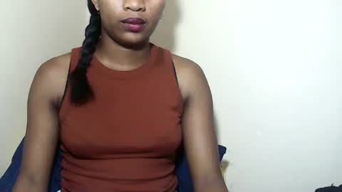 lovelylarra online show from November 2025 10:48:01 PM