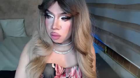 Rebeca online show from December 2025 06:02:01 PM