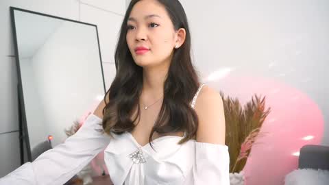 kim online show from February 2025 10:48:02 AM