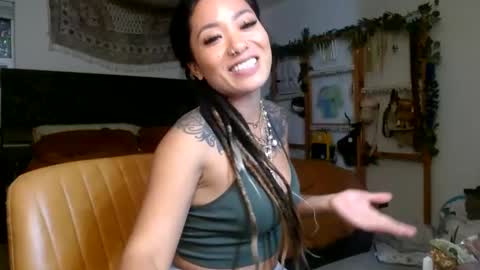 lovelyxmacii online show from September 2025 04:35:02 AM