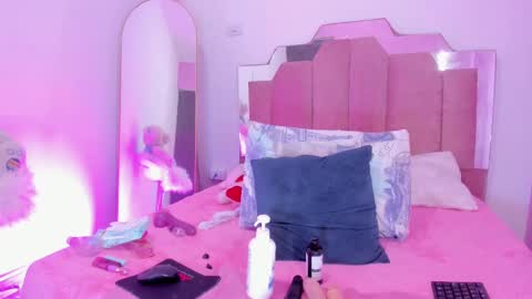 L O V E  online show from March 2025 02:56:02 PM