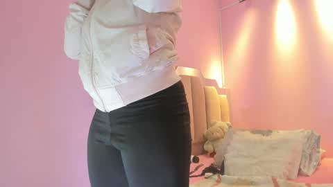 L O V E  online show from October 2025 11:30:01 AM