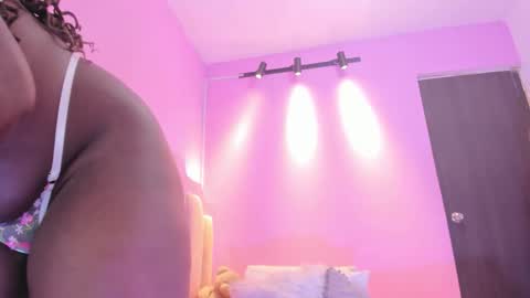 L O V E  online show from November 2025 01:44:02 PM