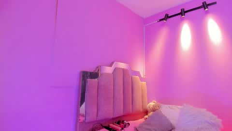 L O V E  online show from January 2026 11:57:02 AM