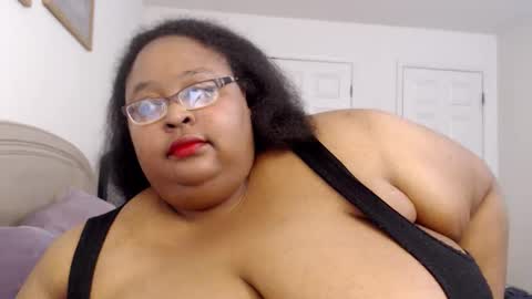 Snapshot of loves_aura chatting on May 2026 01:35:02 AM Alyson online show from May 2026 01:35:02 AM