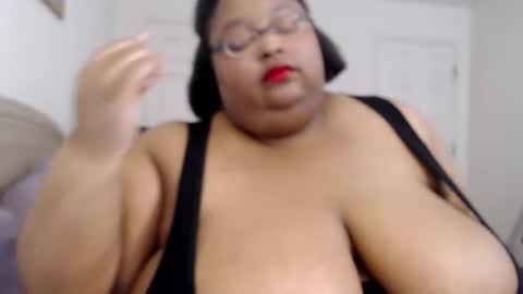 Snapshot of loves_aura chatting on June 2026 12:43:02 AM Alyson online show from June 2026 12:43:02 AM