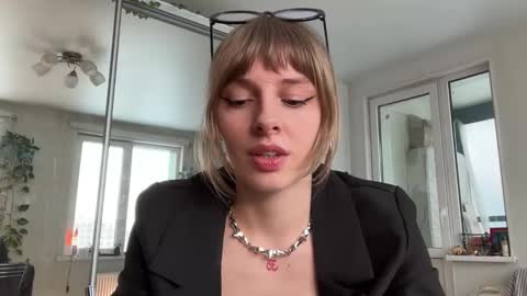 lovesstation online show from February 2026 01:21:02 PM