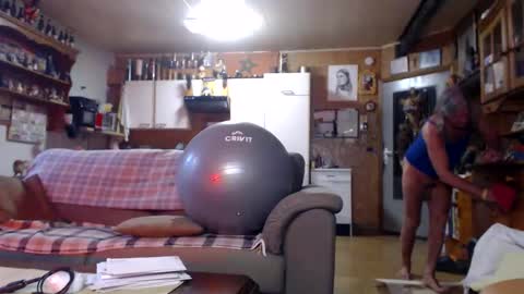 Snapshot of lovetobenaked10 chatting on November 2025 11:43:02 AM aaron online show from November 2025 11:43:02 AM