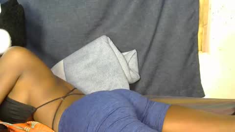 lovly_lastborn online show from October 2025 12:42:02 AM