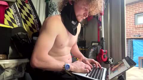 Snapshot of lowkey42011 chatting on October 2025 08:26:01 AM lowkey42011 online show from October 2025 08:26:01 AM