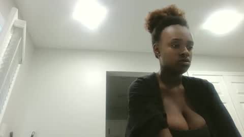 Snapshot of loyalbambi chatting on September 2025 12:39:01 PM loyalbambi online show from September 2025 12:39:01 PM