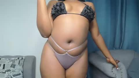 loyalcutie online show from November 2025 04:43:02 AM