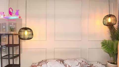 lUAN online show from October 2025 07:48:01 PM