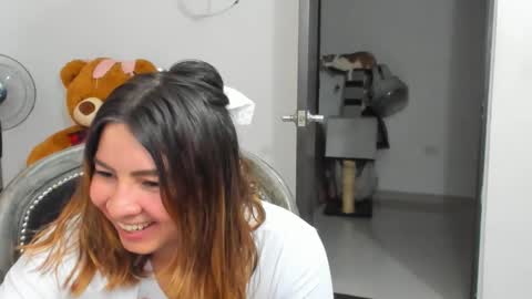 luara__01__lecat_1 online show from November 2025 01:50:01 AM